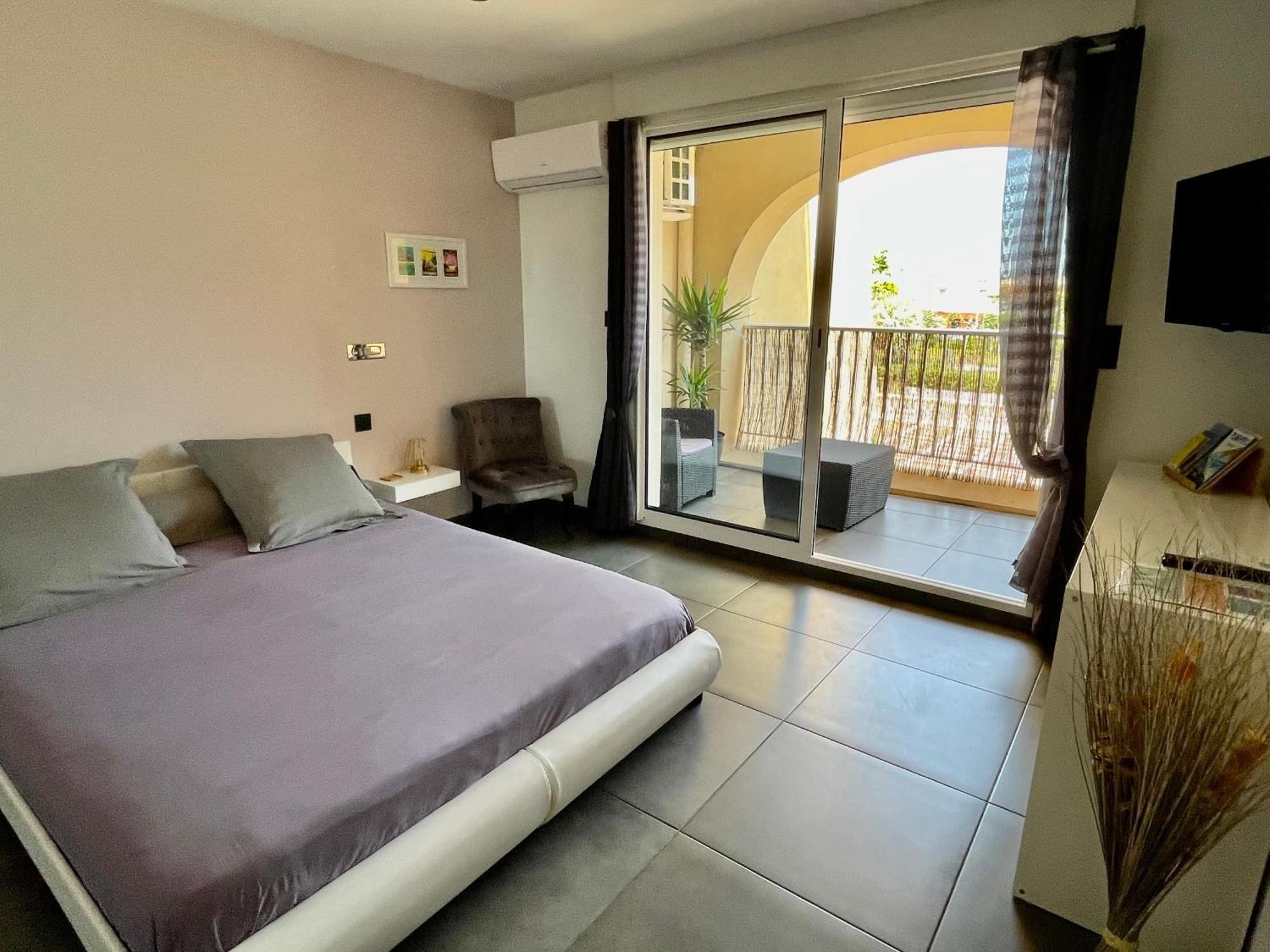 Appartement Le Port Confort Terrasse Clim Hyères